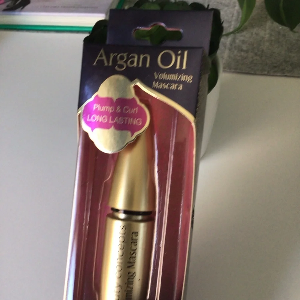 Argan Oil Volumizing Mascara